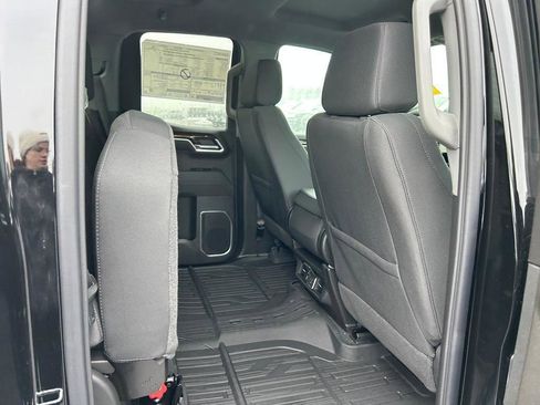 New 2026 GMC Sierra 1500 SLE image 17