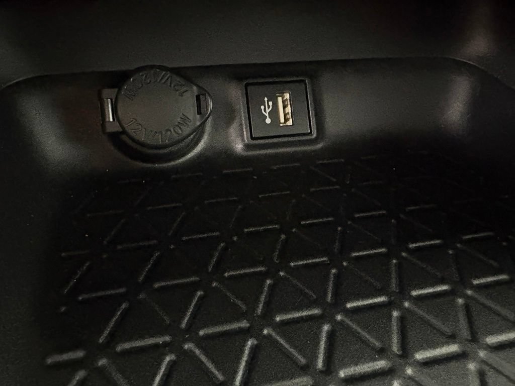 Used 2025 Toyota RAV4 LE FWD image 31