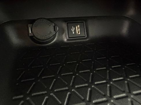 Used 2025 Toyota RAV4 LE FWD image 31