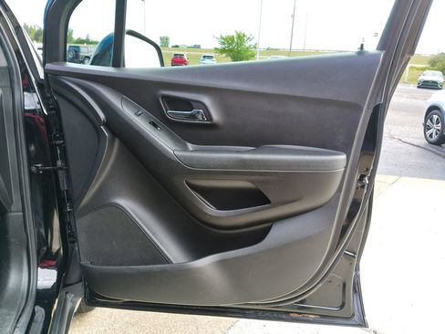 Used 2018 Chevrolet Trax LS AWD/4WD image 18