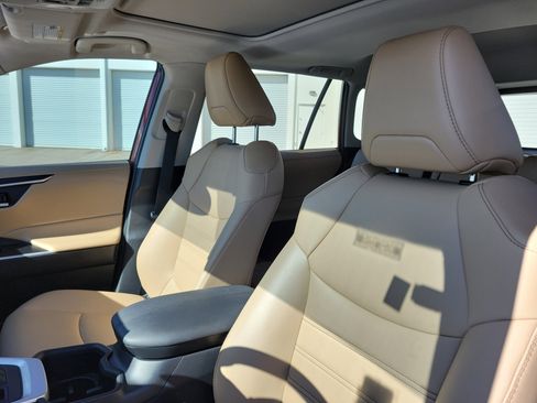 Used 2023 Toyota RAV4 XLE Premium image 20