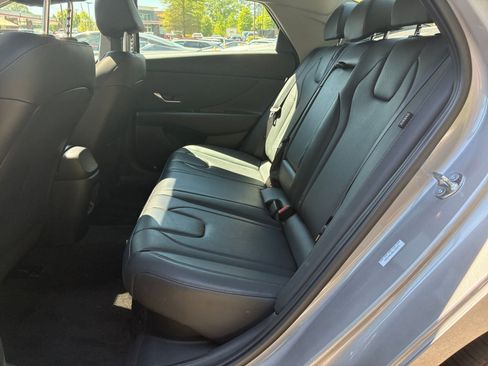 Used 2025 Hyundai Elantra Limited FWD image 28