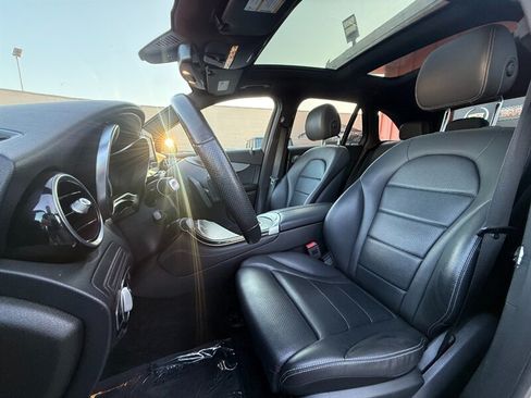 Used 2019 Mercedes-Benz GLC 300 w/ Premium Package image 19