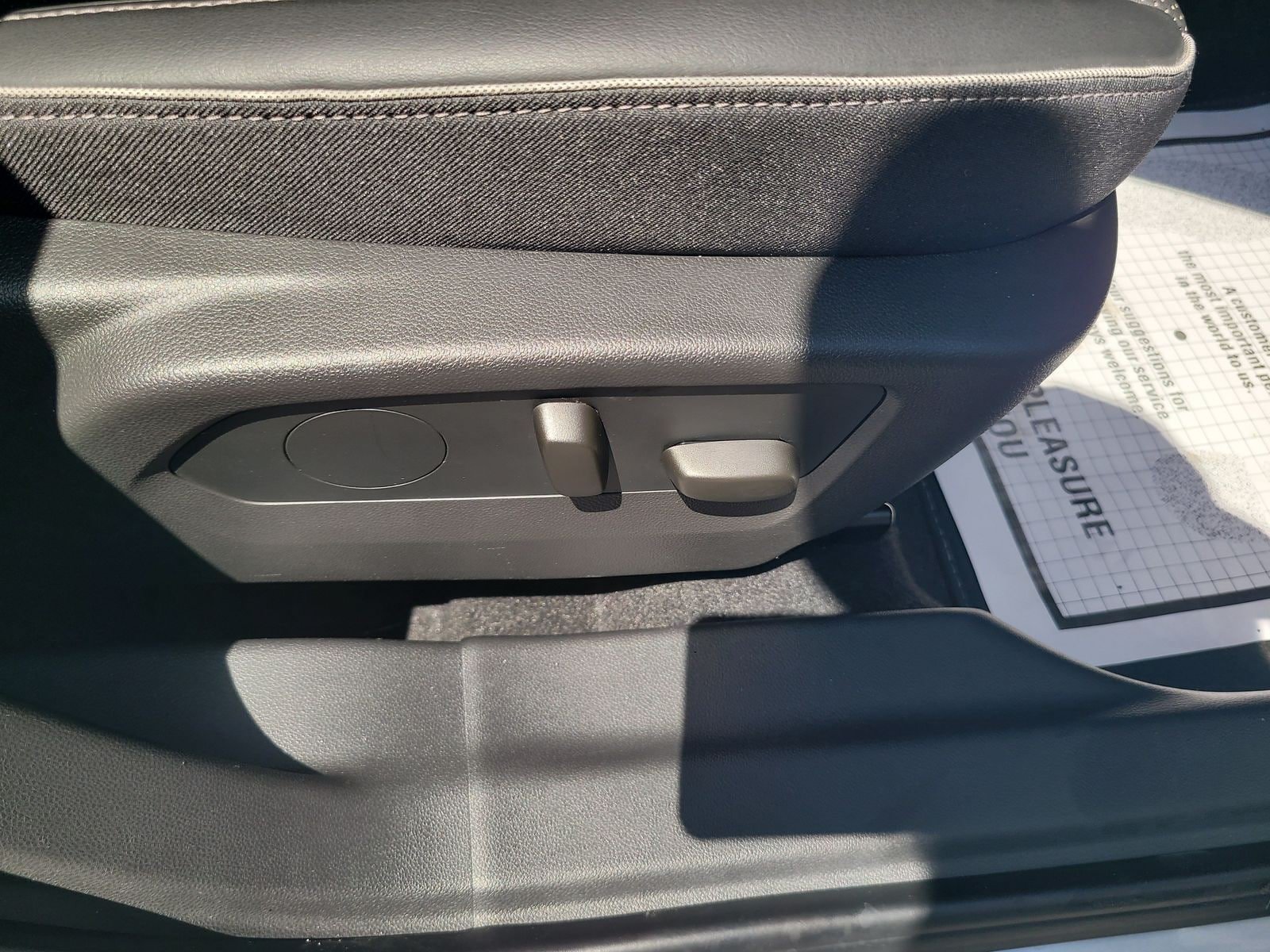 Used 2023 Buick Envision Essence FWD image 29