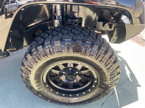 Used 2016 Jeep Wrangler Unlimited Rubicon w/ Connectivity Group AWD/4WD image 14