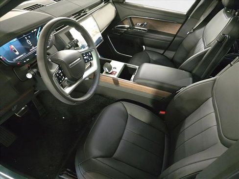 New 2025 Land Rover Range Rover SE image 16