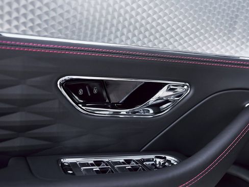 Used 2023 Bentley Flying Spur V8 image 34