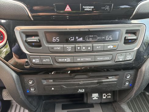 Certified 2022 Honda Pilot Elite image 9
