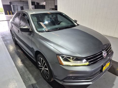 Used 2017 Volkswagen Jetta Sport FWD image 1