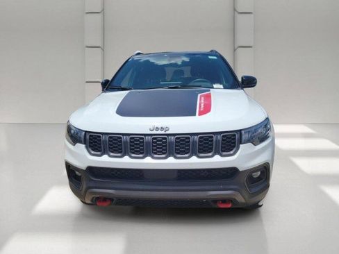 Used 2025 Jeep Compass Trailhawk AWD/4WD image 2