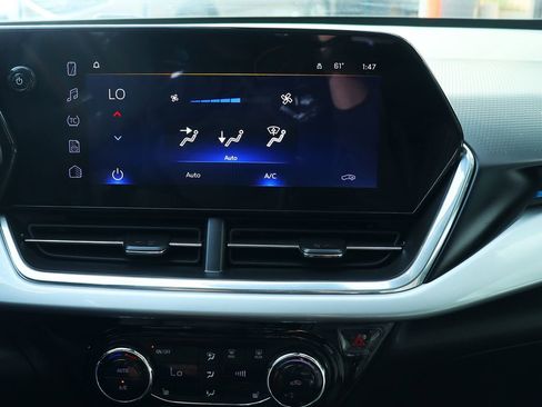 Used 2024 Chevrolet Trax LT w/ Driver Confidence Package image 47