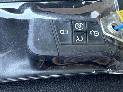 Used 2024 Volkswagen Tiguan SE R-Line image 34