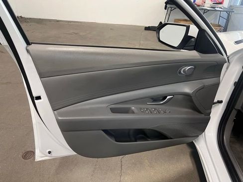 Used 2024 Hyundai Elantra SE image 24