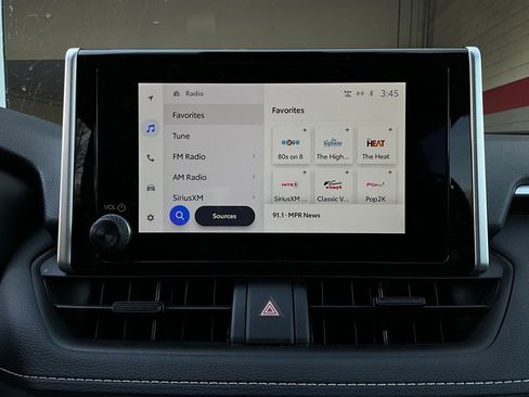 Used 2025 Toyota RAV4 XLE image 31