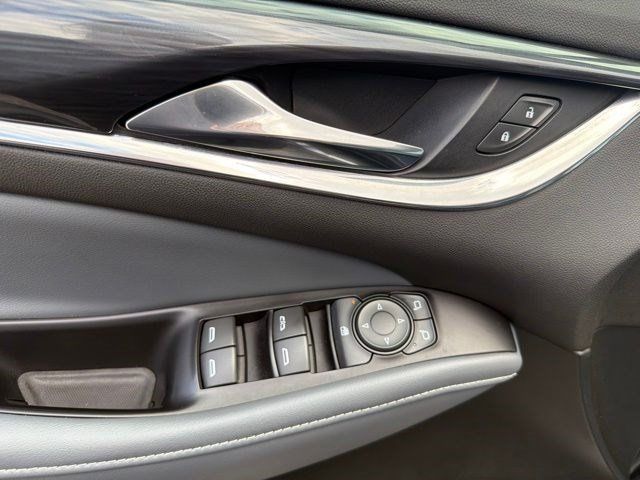 Used 2018 Buick Enclave Essence AWD/4WD image 12