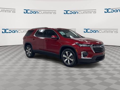Used 2023 Chevrolet Traverse LT w/ LT Premium Package AWD/4WD image 2