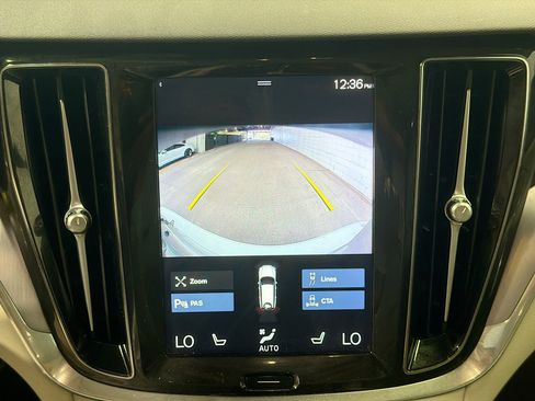 Used 2020 Volvo V60 T5 Cross Country image 31