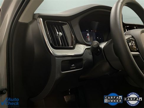 Used 2025 Volvo XC60 B5 Plus image 29