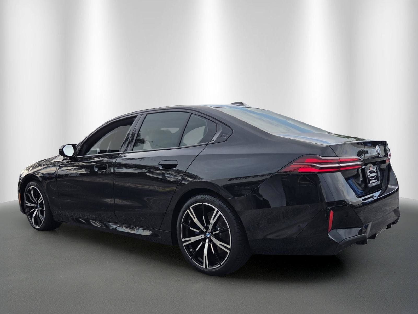 Used 2026 BMW 530i w/ M Sport Package RWD image 5