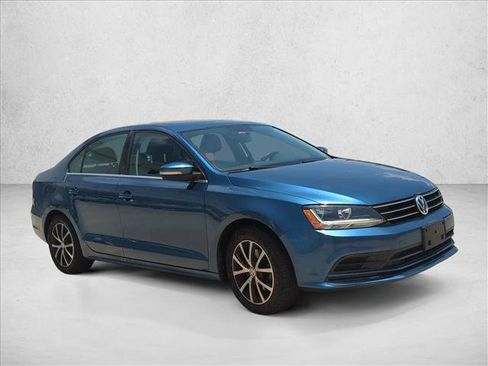 Used 2018 Volkswagen Jetta SE FWD image 3