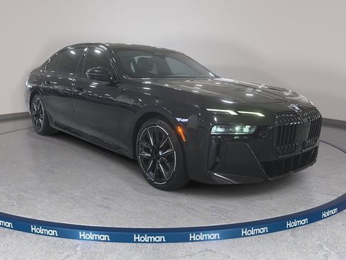 Used 2023 BMW 740i w/ Parking Assistance Package image 4