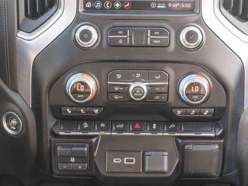 Used 2020 GMC Sierra 1500 SLT w/ SLT Premium Package AWD/4WD image 16