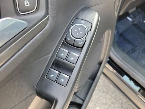 Certified 2025 Ford Escape SE FWD image 24