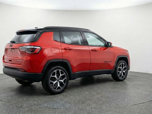 Used 2025 Jeep Compass Limited image 9