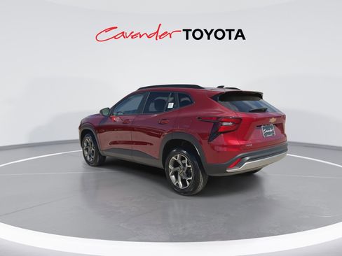 Used 2025 Chevrolet Trax LT image 6