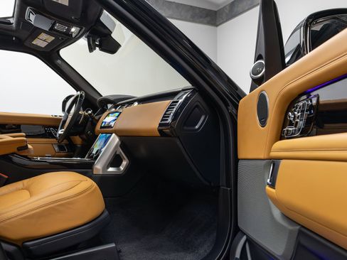 Used 2022 Land Rover Range Rover Autobiography image 76