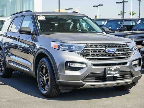 Used 2022 Ford Explorer XLT w/ Equipment Group 202A image 3