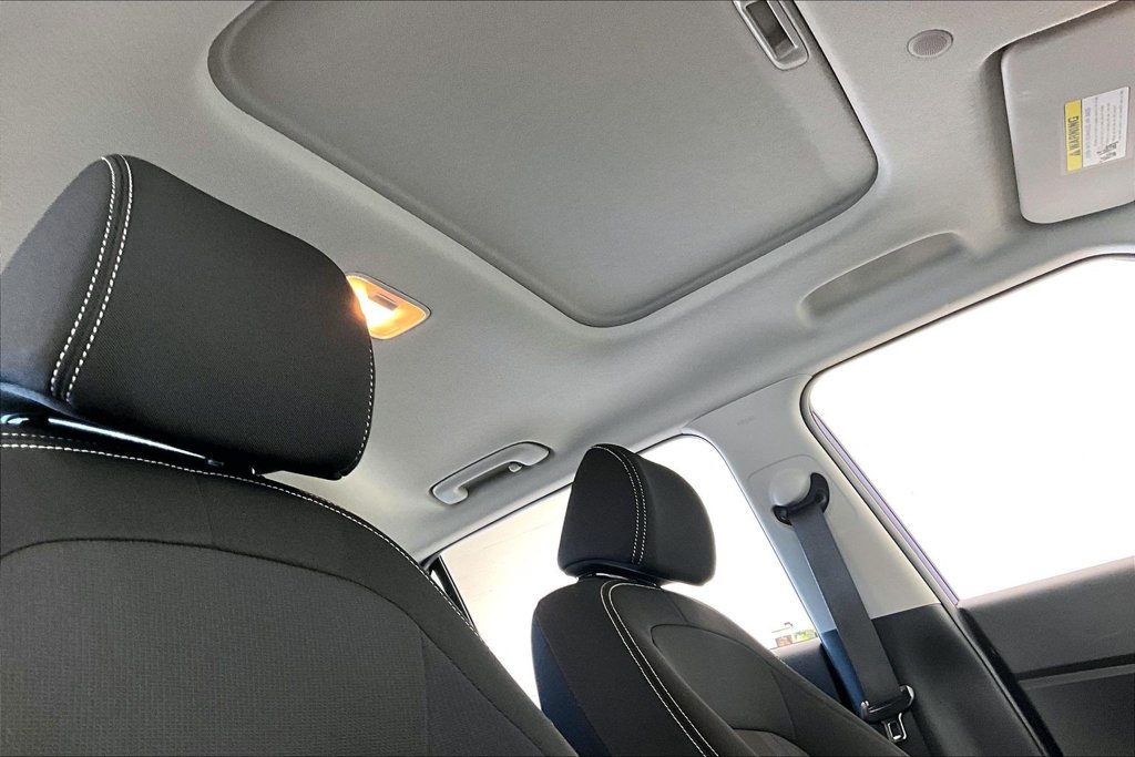 Used 2024 Hyundai Venue SEL FWD image 17
