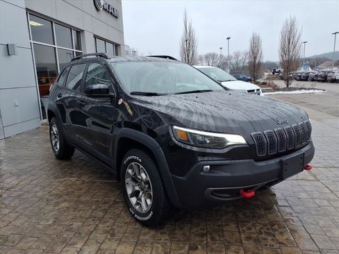 Used 2022 Jeep Cherokee Trailhawk image 4