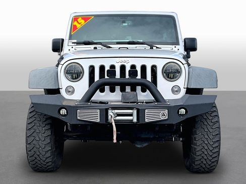 Used 2015 Jeep Wrangler Unlimited Rubicon w/ Connectivity Group AWD/4WD image 3