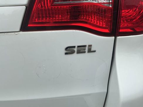 Used 2014 Volkswagen Routan SEL Premium FWD image 32