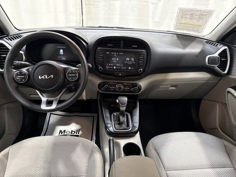 Certified 2025 Kia Soul LX w/ LX Technology Package FWD image 15
