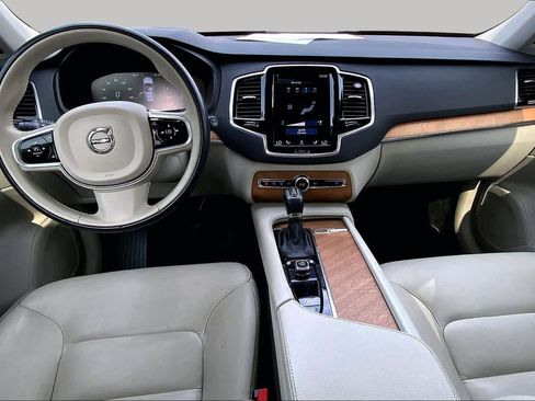 Used 2022 Volvo XC90 T6 Momentum w/ Advanced Package AWD/4WD image 15