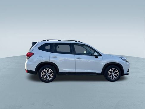 Used 2024 Subaru Forester Premium image 9
