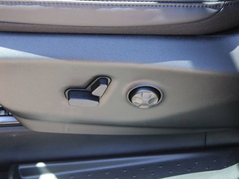 New 2027 Chrysler Pacifica Select w/ Family Tech Group FWD image 19