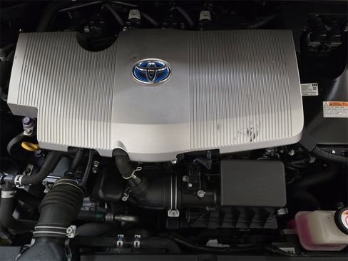 Used 2018 Toyota Prius Four image 33