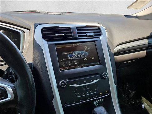 Used 2015 Ford Fusion SE FWD image 14