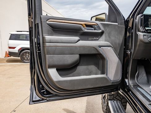 Used 2024 Chevrolet Silverado 1500 High Country w/ High Country Premium Package AWD/4WD image 37