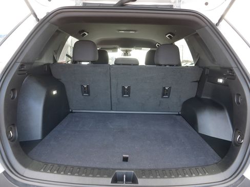 Used 2025 GMC Terrain Elevation image 18