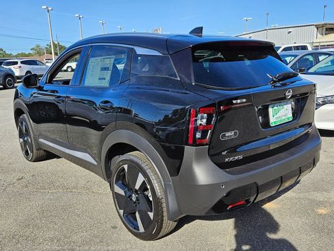 New 2026 Nissan Kicks SR image 8