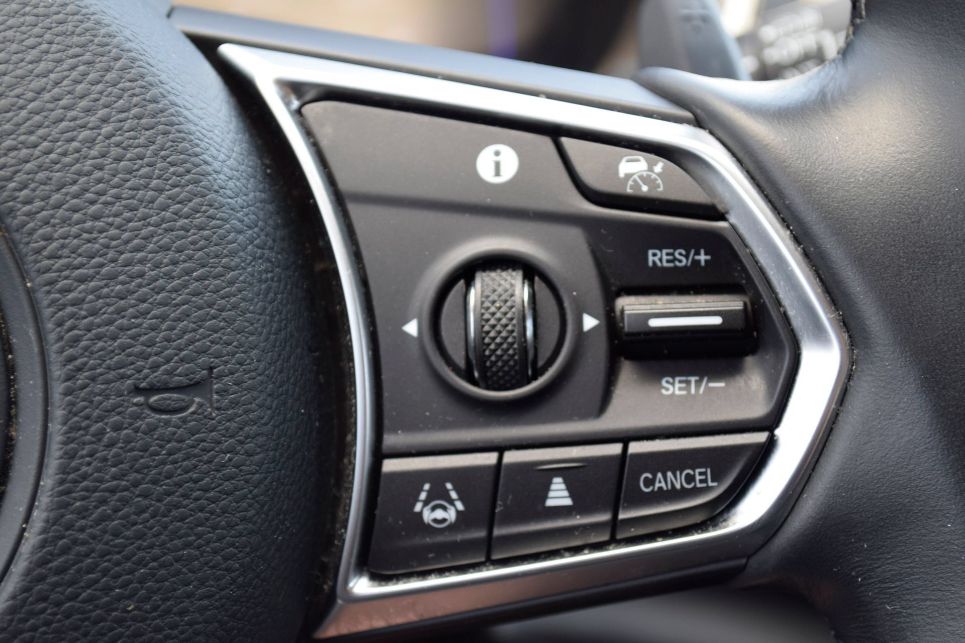 Used 2023 Acura MDX w/ Technology Package FWD image 15