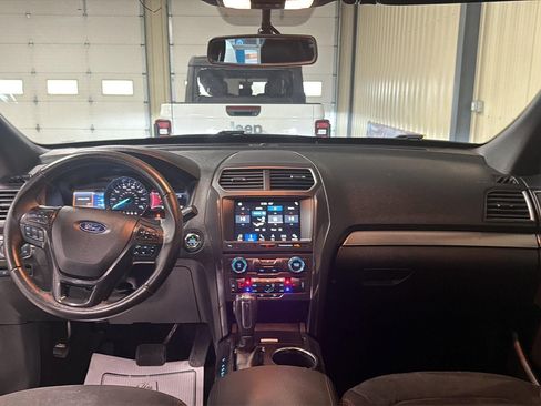 Used 2018 Ford Explorer XLT w/ Equipment Group 202A image 28