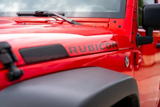Used 2017 Jeep Wrangler Unlimited Rubicon w/ Connectivity Group AWD/4WD image 19