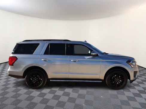 Used 2023 Ford Expedition XLT RWD image 5