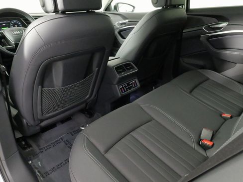 Used 2022 Audi e-tron Premium Plus w/ Premium Plus Package image 48
