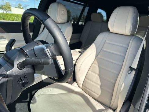 Used 2024 Mercedes-Benz GLS 450 4MATIC image 30
